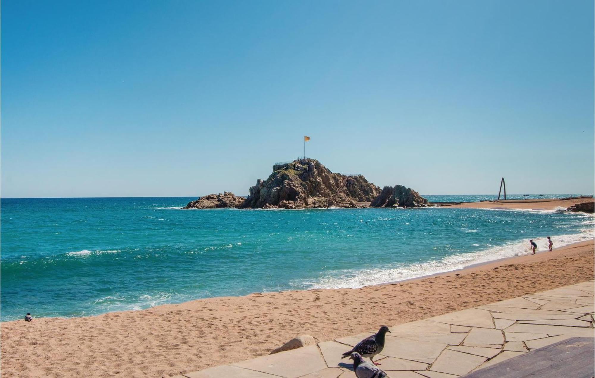 Amazing Apartment In Blanes With Kitchen Exterior foto
